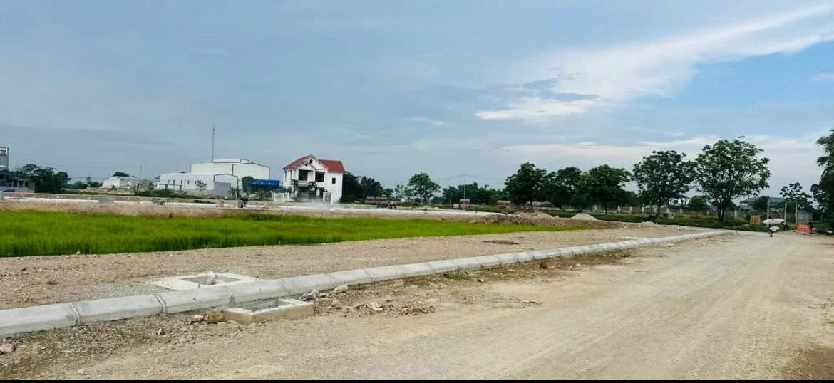 Bán 2 lô đất 300m² cạnh Võ Nguyên Giáp, Quảng Định - Ảnh 1