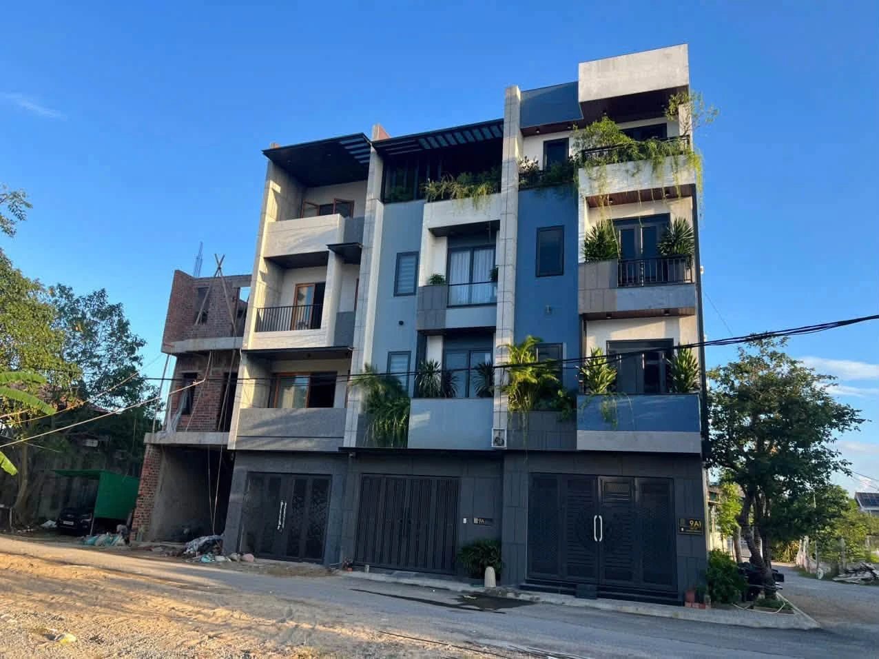 Bán nhà 4 tầng 200m² Quán Bàu full nội thất, có gara - Ảnh 1