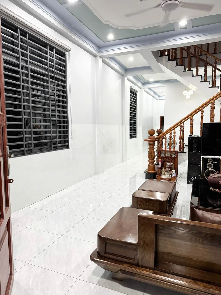 Bán nhà mặt tiền 250m² 3 phòng ngủ 5 tỷ Uyên Hưng - Ảnh thu nhỏ 3
