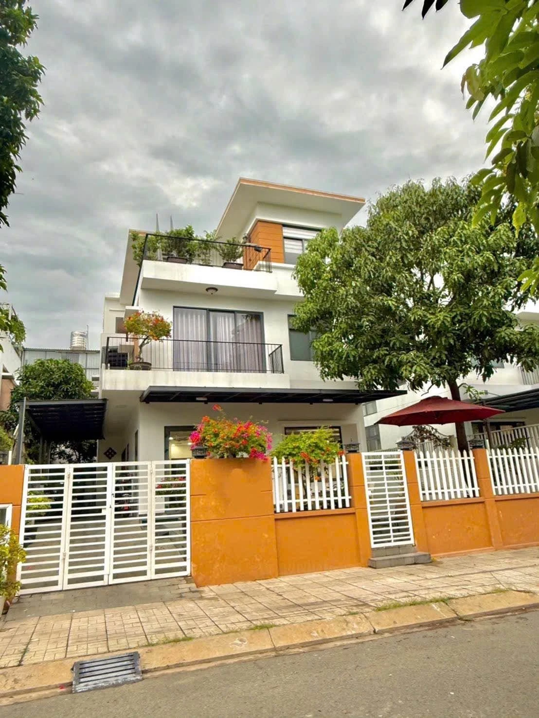Bán biệt thự 3 tầng 266m² Tô Ngọc Vân, Tam Bình - Ảnh 1