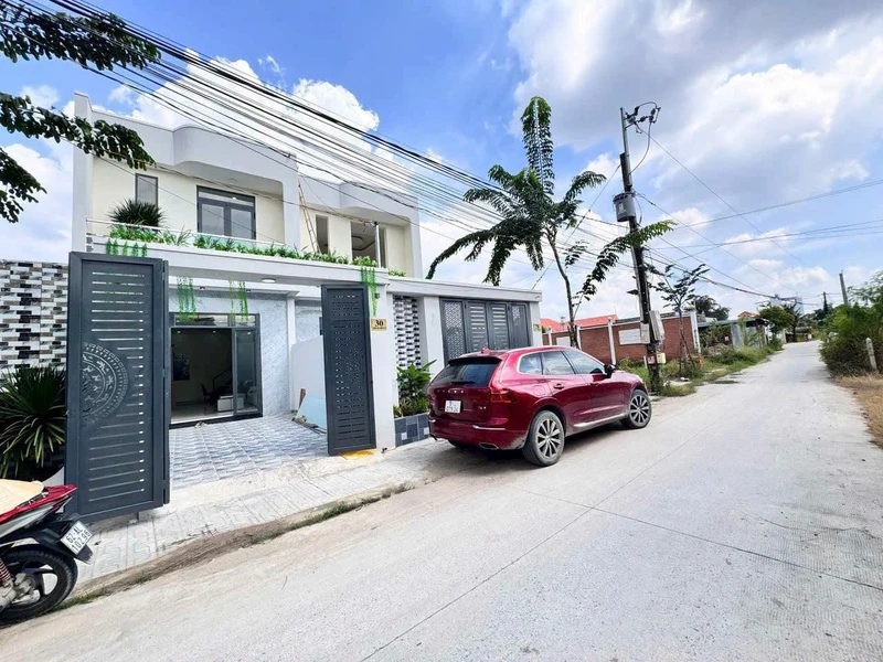 Bán nhà 5x28m có hồ bơi Đức Hòa Đông, 2,55 tỷ