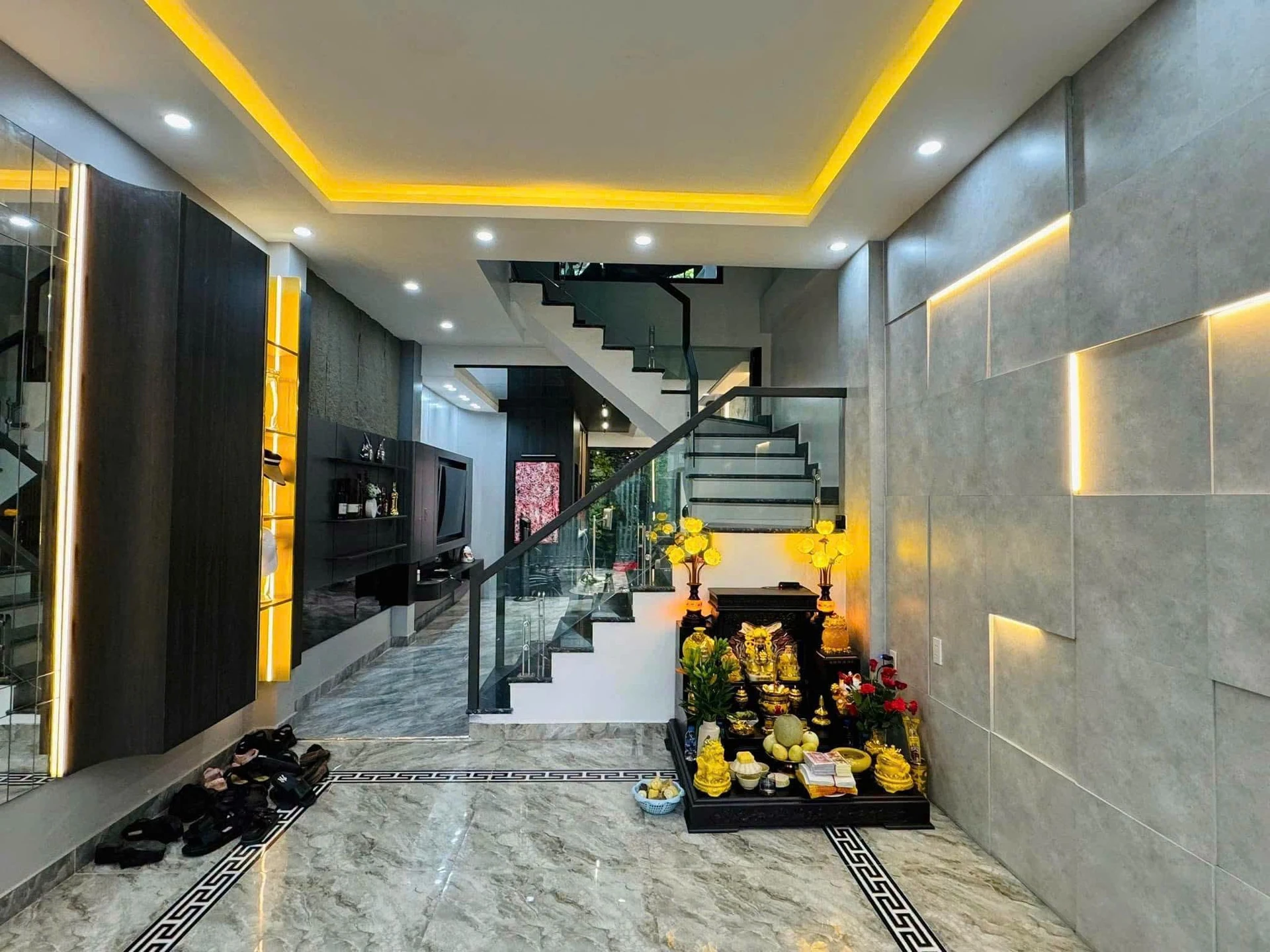 Bán nhà 4 tầng 92m² gần ngõ Đồng Tâm, 4 phòng ngủ, sân vườn BBQ - Ảnh 1
