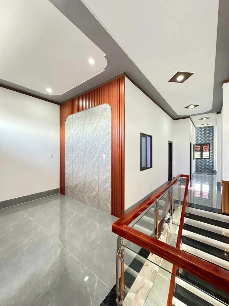 Bán nhà lầu 3PN 95m² Trảng Dài, sổ riêng 3 tỷ 390 triệu - Ảnh thu nhỏ 2