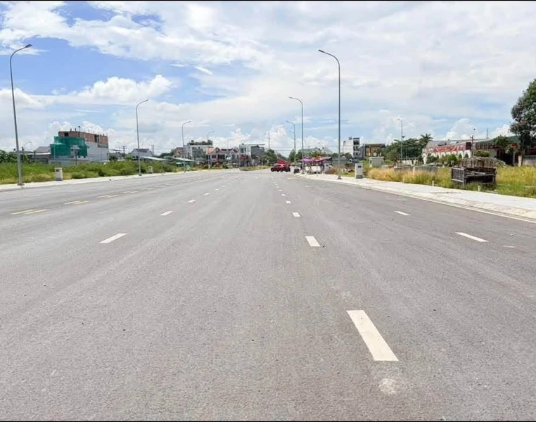 Bán đất 100m² Bến Lức Long An, sổ hồng riêng 2.8 tỷ