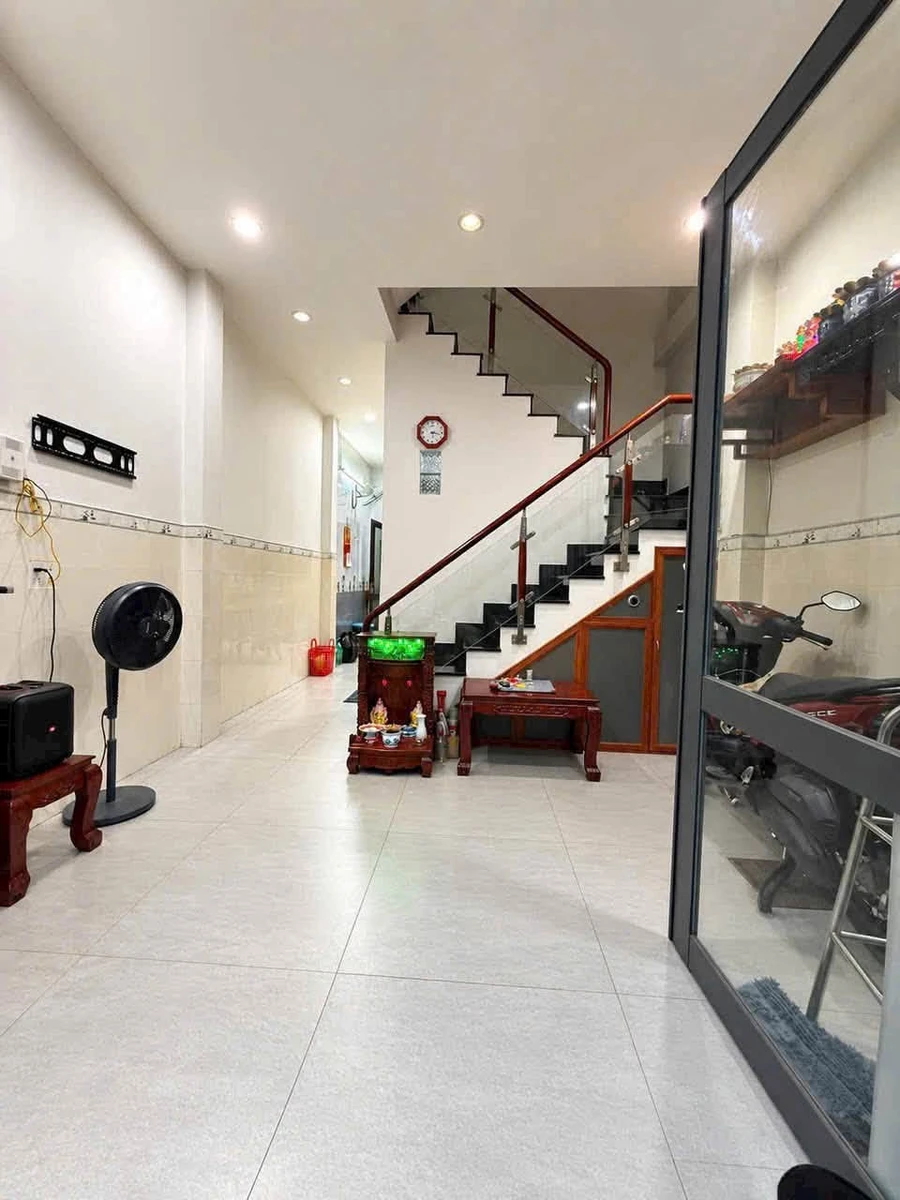Bán nhà 2 mặt tiền, 4 phòng ngủ, 38.6m², Quận 12 - Ảnh thu nhỏ 2