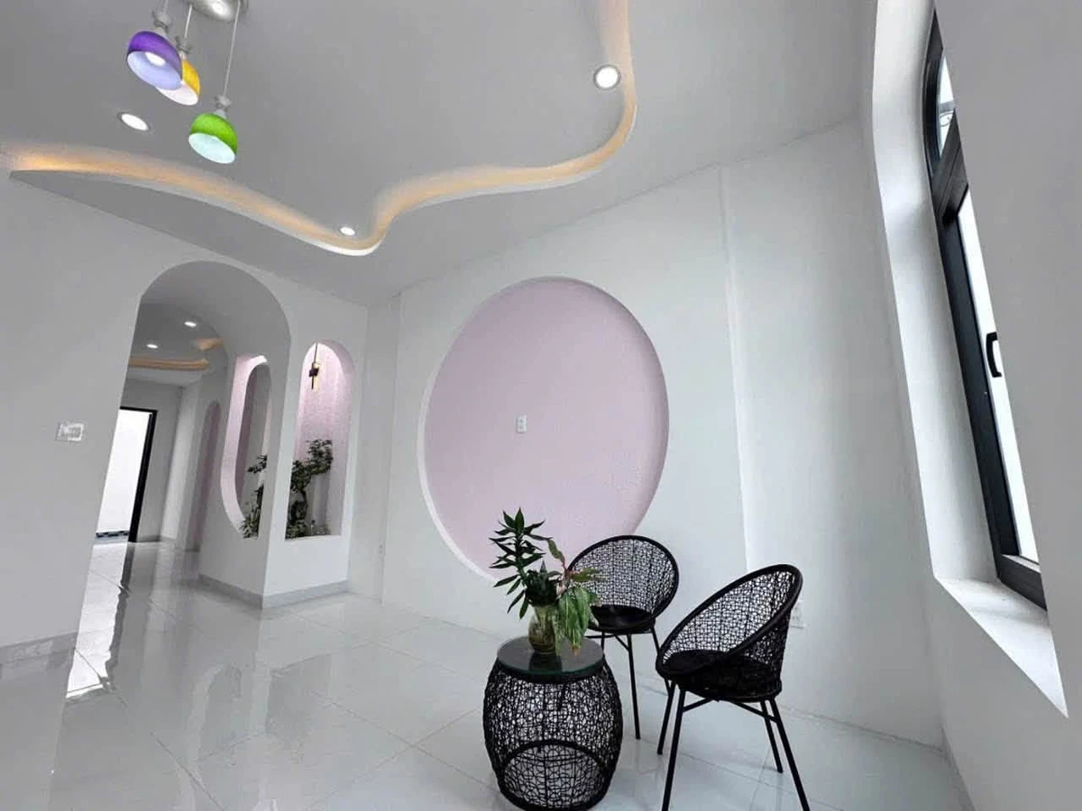 Bán nhà mới xây 105m2 full nội thất 2 phòng ngủ gần ga Lê Duẩn, Phong Nẫm, Phan Thiết - Ảnh thu nhỏ 3