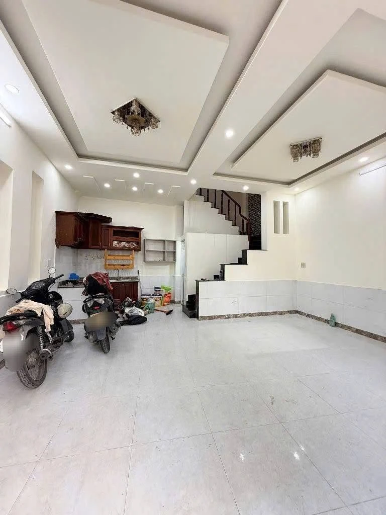 Bán nhà phố 4PN, 42m2 gần chợ Bùi Văn Ngữ, Quận 12 - Ảnh 1