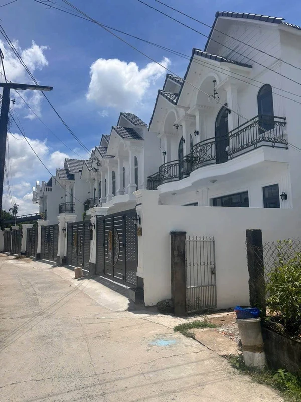 Bán nhà lầu mái Thái 87m² 3PN tại Vĩnh Long