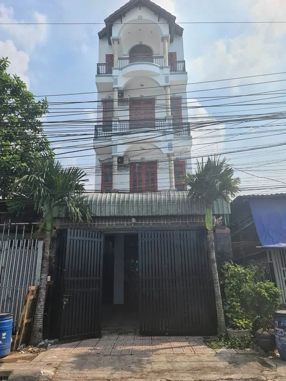 Bán nhà một trệt ba lầu 120m2 mặt đường kinh doanh Bình Tân - Ảnh 1