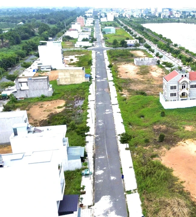 Bán nhanh 1 lô hiếm có biệt thự view hồ 10x17,5m - sổ hồng sang tên giá 2,9 tỷ - Ảnh 1