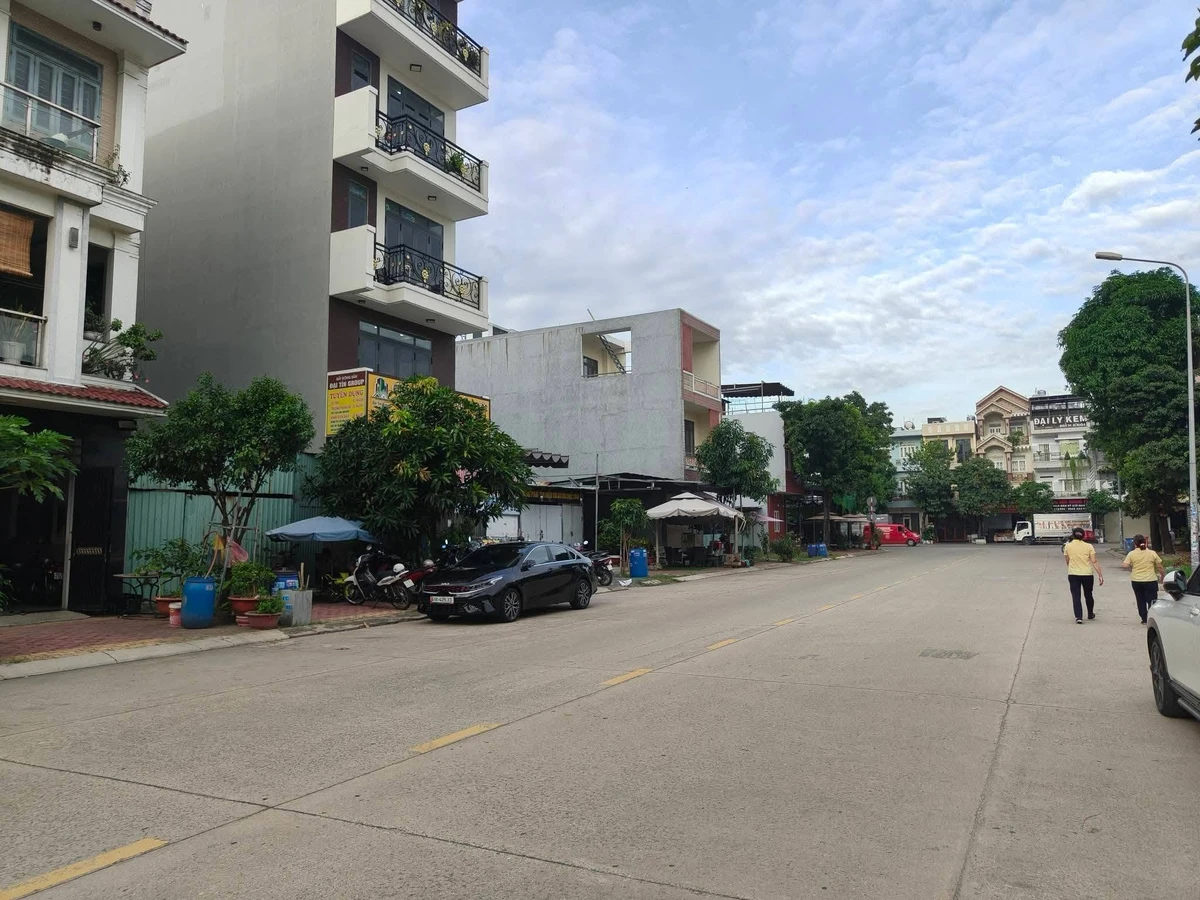 Bán gấp lô đất thổ cư 100m2 đường D1 khu The Mail Vincom Dĩ An, giá 5,9 tỷ - Ảnh thu nhỏ 4
