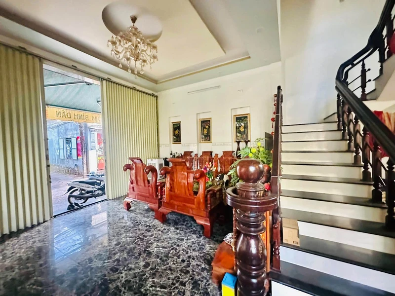 Bán nhà 3 tầng 102m² dưới 3 tỷ Quang Trung