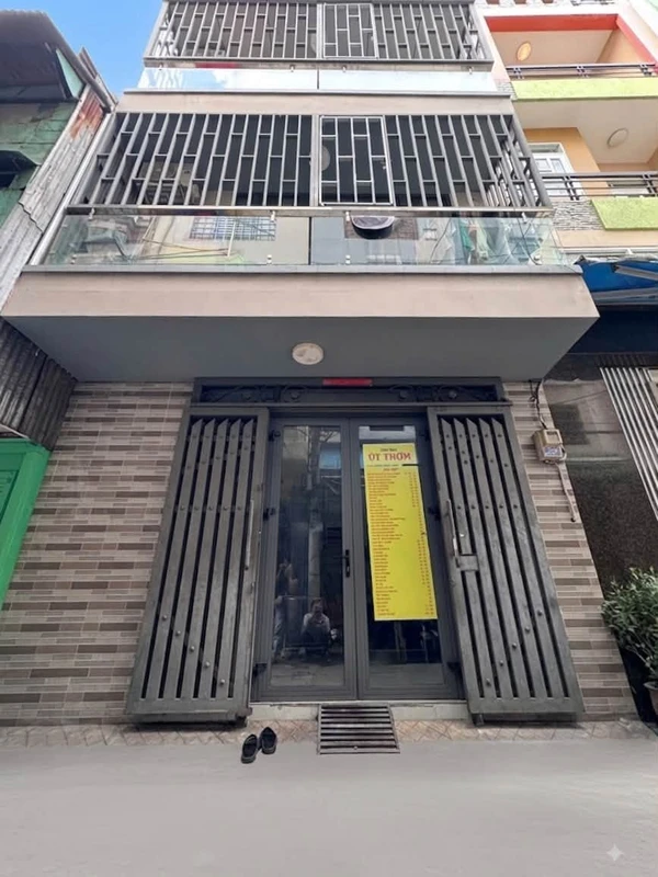 Cho thuê nguyên căn 2 PN Quận 5, 20m2, 12tr/tháng