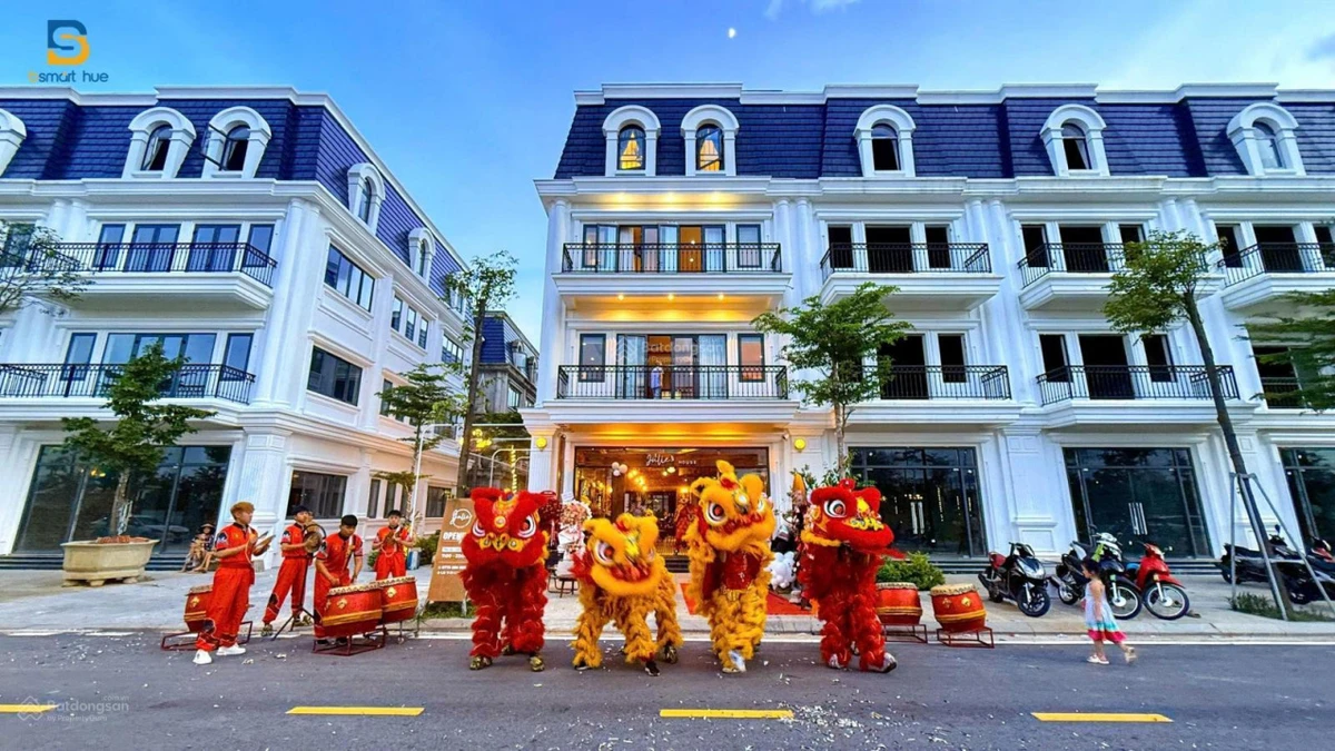 Nhà 4 tầng sẵn 8 phòng đường Nguyễn Lộ Trạch đã có sổ, đang KDoanh homestay doanh thu 120tr/tháng - Ảnh thu nhỏ 4