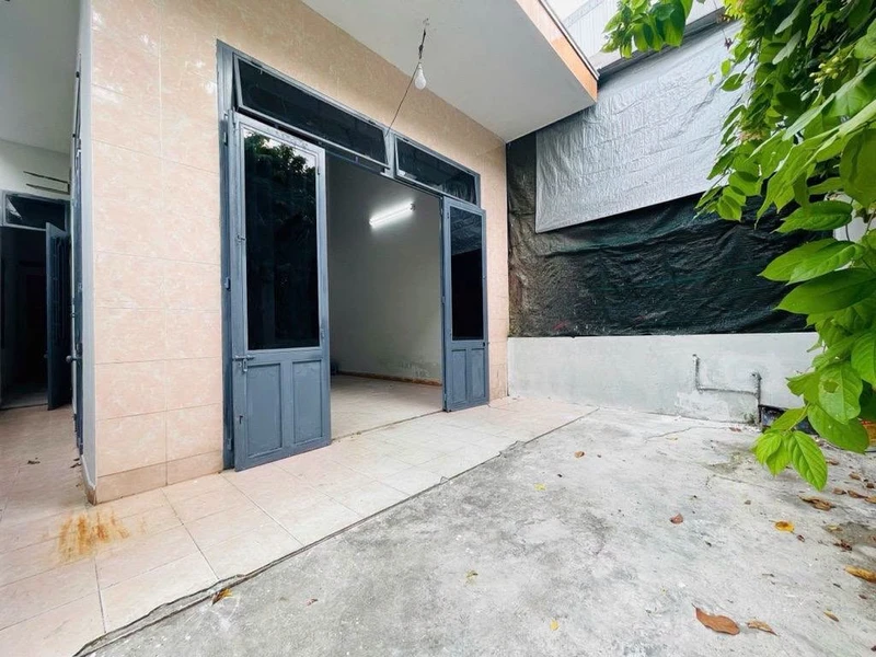 Bán đất 80m2 tặng nhà cấp 4, ngang 5m, đường Cách Mạng Tháng 8, Cẩm Lệ, Đà Nẵng