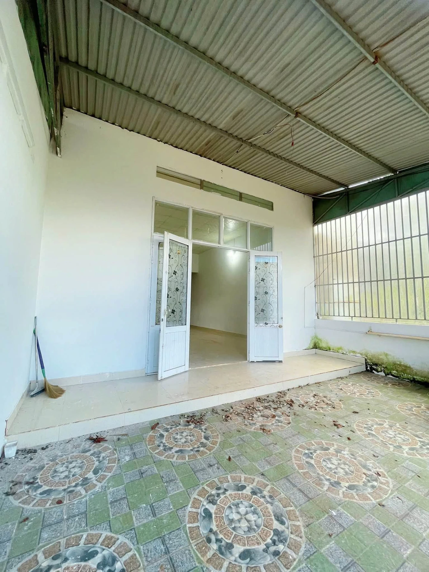 Bán nhà 150m² khu thu nhập thấp gần chợ Âu Cơ 990 triệu - Ảnh 1