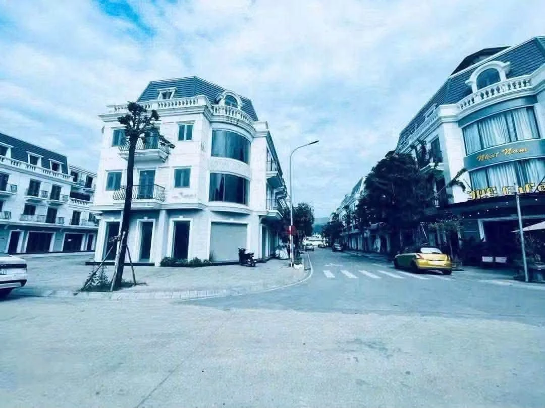 Bán shophouse VinCom Cẩm Phả 75 m², 4 tầng, 3 tỷ 1 - Ảnh 1