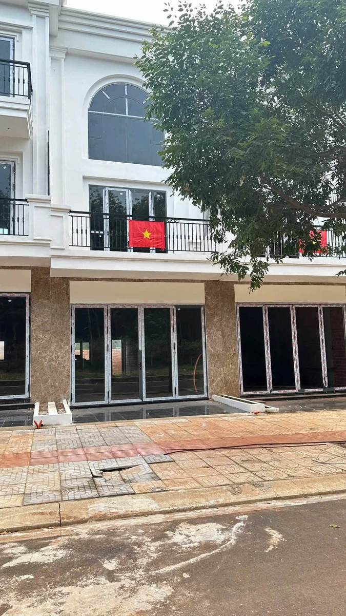 Bán shophouse 5x20m 1 trệt 2 lầu khu đô thị Ân Phú giá 5,79 tỷ - Ảnh thu nhỏ 3