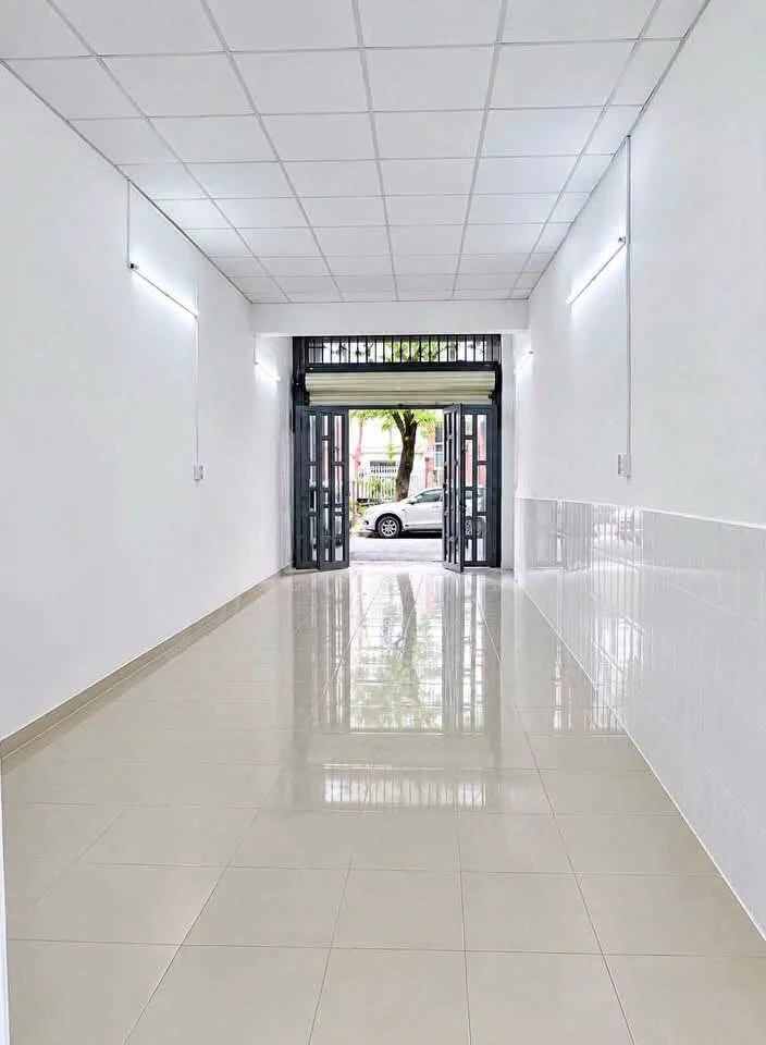 Cho thuê nhà 4x15m, 2PN mặt tiền khu Họ Lê, Tân Phú - Ảnh 1
