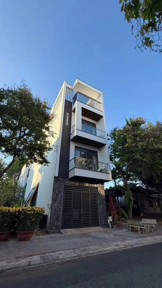 Bán nhà 1 trệt 3 lầu 95m² trung tâm Bà Rịa 6.9 tỷ - Ảnh thu nhỏ 2