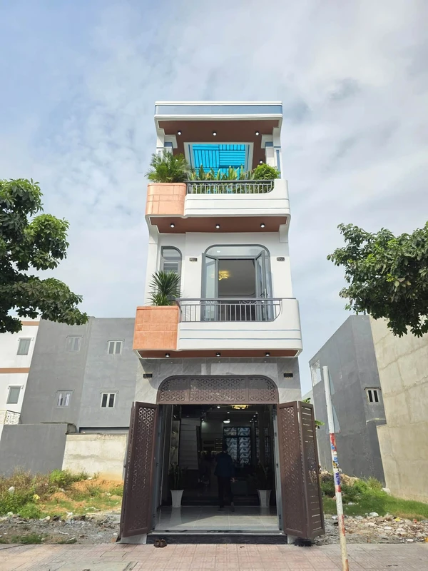 Bán nhà 4PN 69m2 nội thất đầy đủ Bình Chuẩn 4,6 tỷ