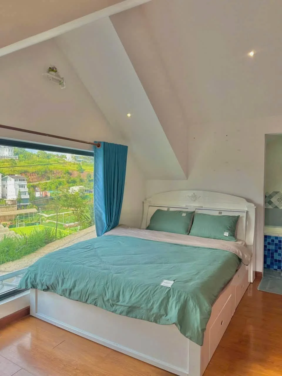 Bán nhà hai mặt tiền 192m² view thung lũng Đà Lạt 9.6 tỷ - Ảnh 1