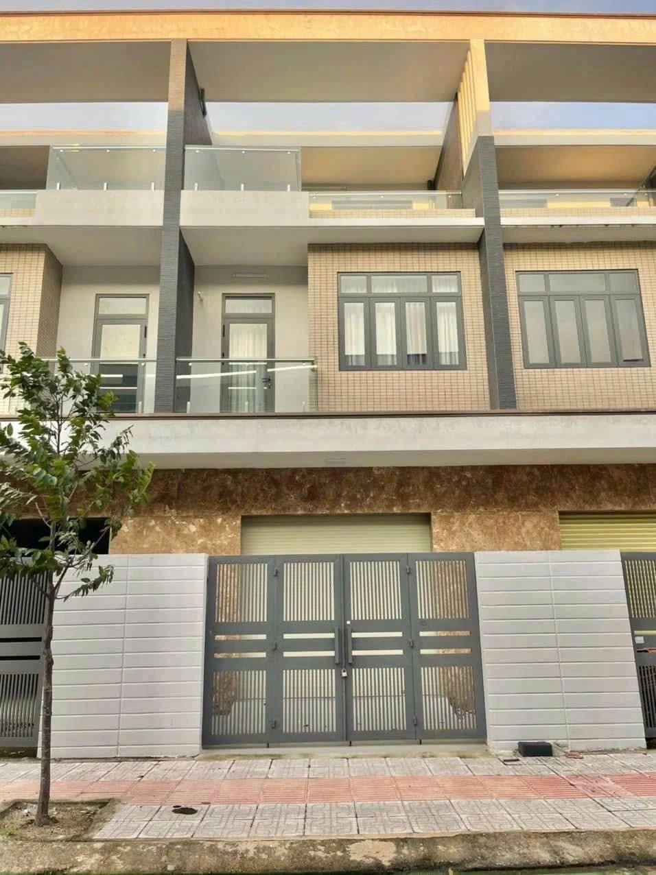 Bán nhà 1 trệt 2 lầu KDC Bửu Long 3, 230m², 4,6 tỷ - Ảnh 1