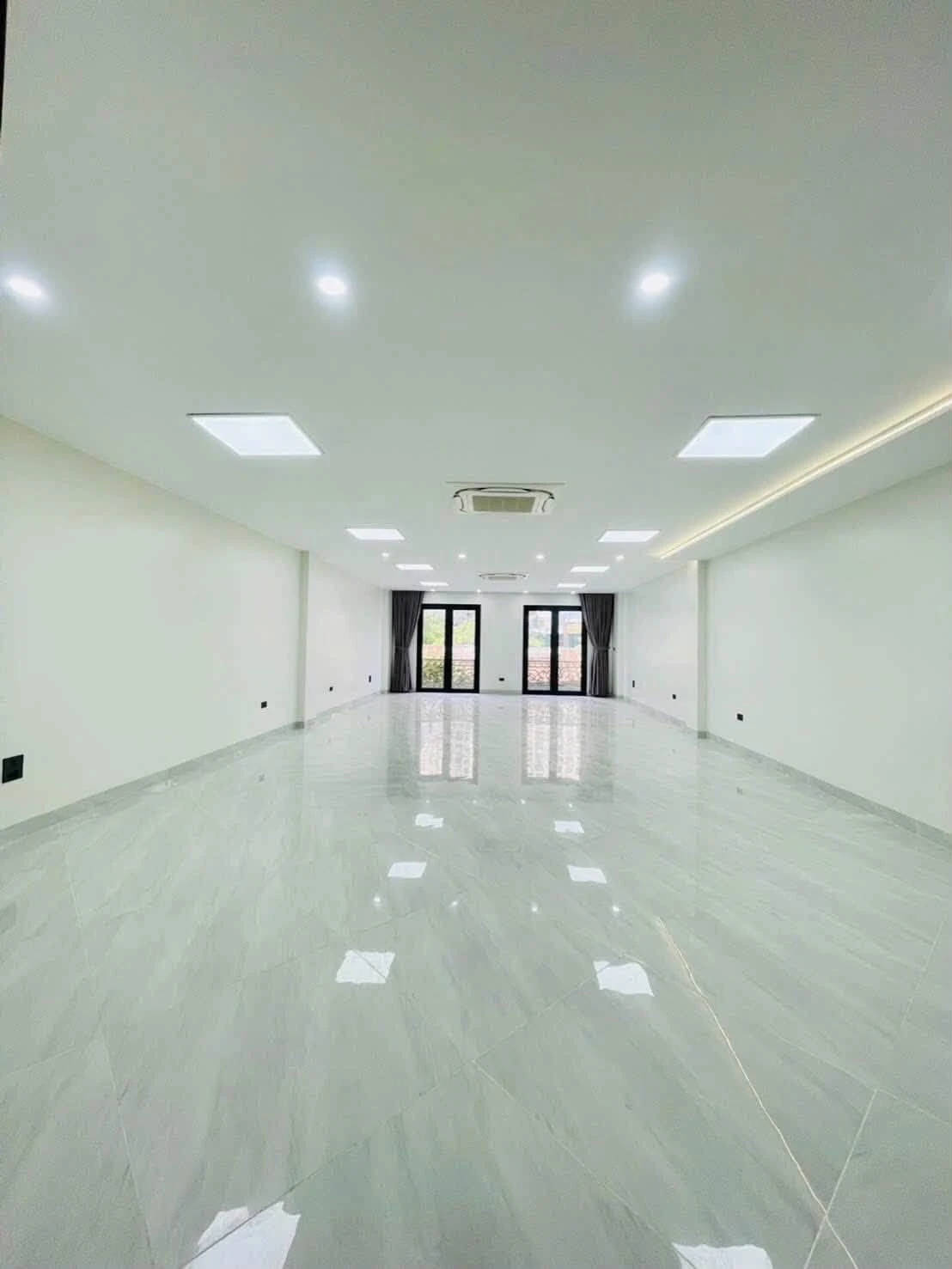 Bán nhà 7 tầng thang máy Vĩnh Tuy 99m², giá hơn 3 tỷ - Ảnh 1