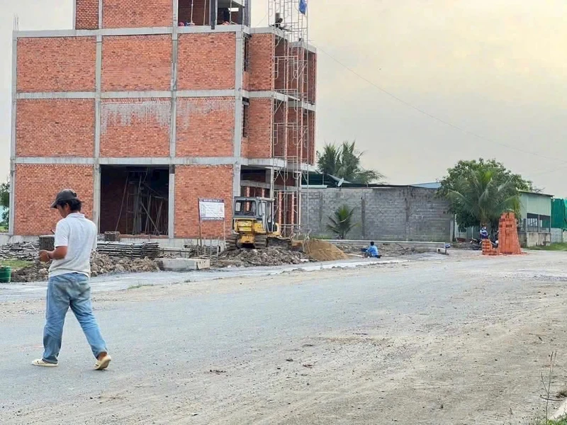 Bán gấp đất thổ cư 5x18m sau chợ Đức Hòa giá 670 triệu, sổ hồng riêng