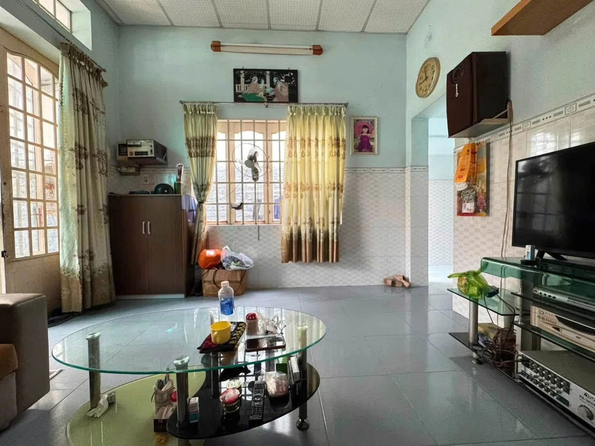 Bán nhà cấp 4 110m2 sổ riêng, đường xe hơi, gần nhà thờ Phúc Hải, Nguyễn Ái Quốc - Ảnh 1