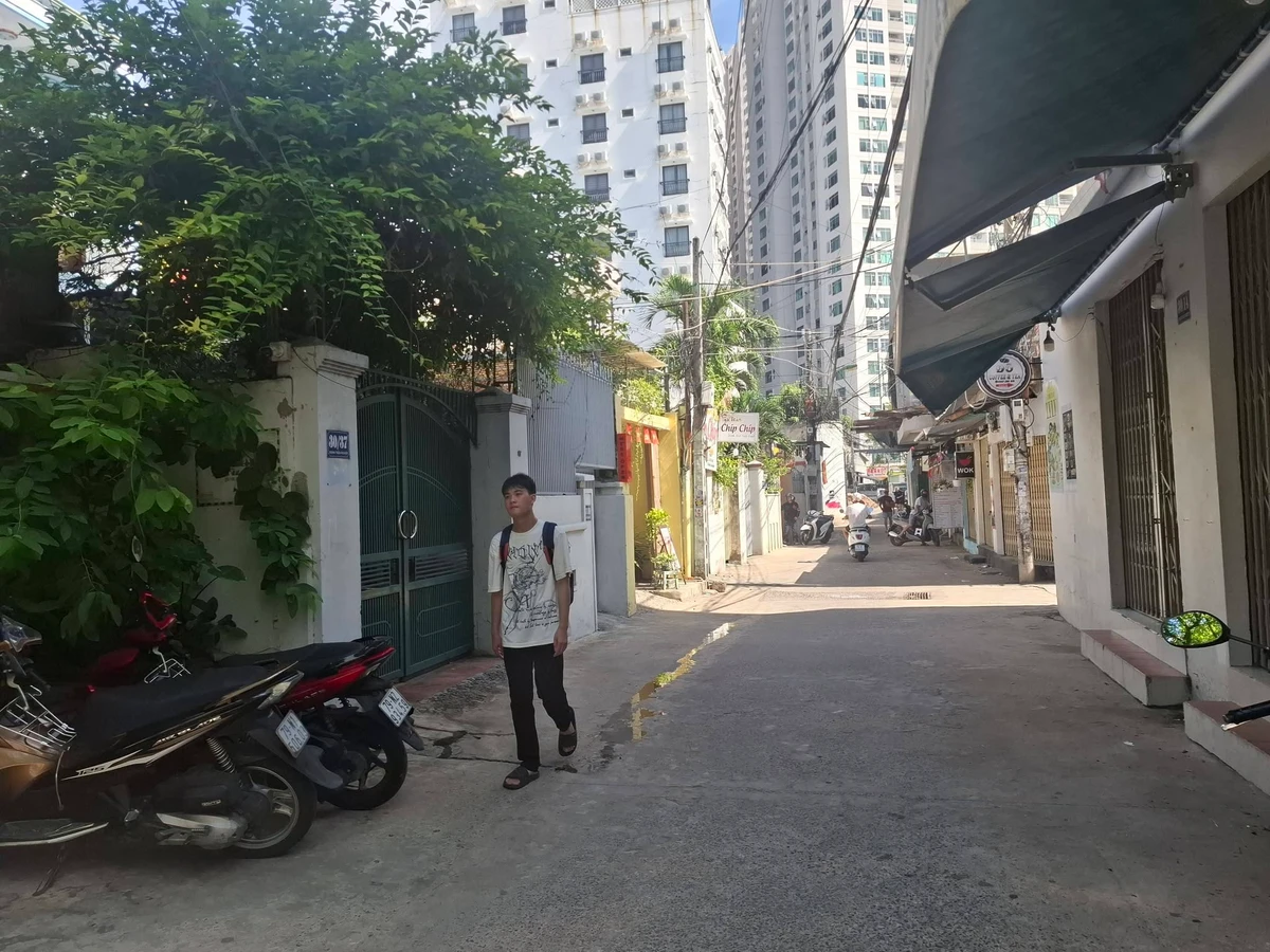 Bán nhà cũ 1 trệt 1 lầu 103m2 sát biển Hòn Chồng, đường Đoàn Trần Nghiệp, Nha Trang - Ảnh thu nhỏ 3