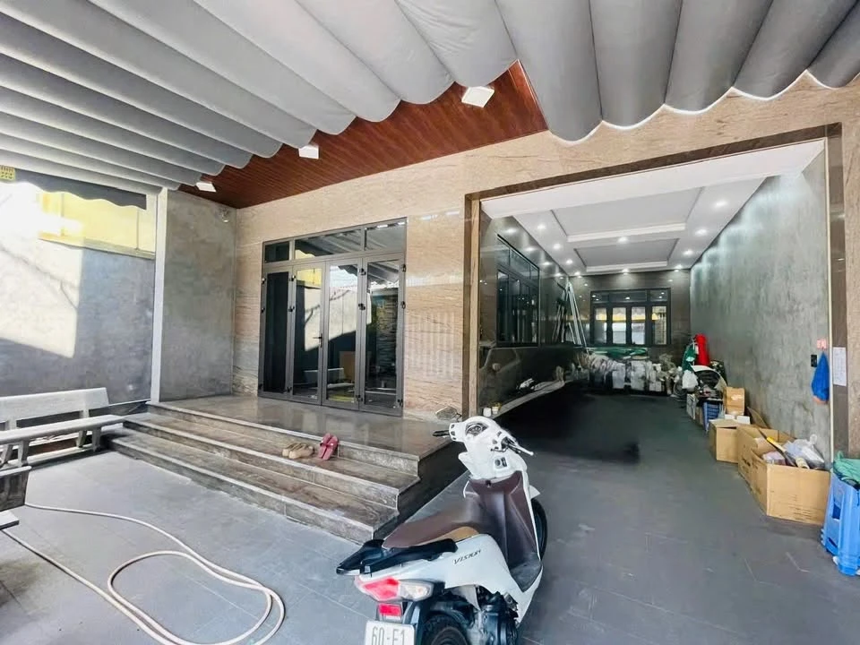 Bán biệt thự hiện đại 200m2, 4 phòng ngủ, Tân Phong - Ảnh thu nhỏ 3