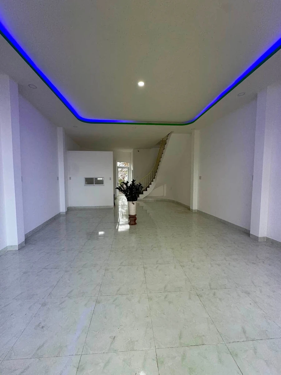 Cho thuê nhà 3 tầng kinh doanh Phạm Văn Đồng Nha Trang, 220m2, 25 triệu/tháng - Ảnh thu nhỏ 2