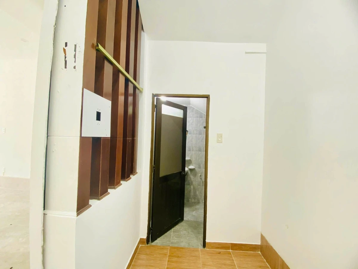 Cho thuê nhà nguyên căn 1 trệt 3 lầu 252m² Quận 12 - Ảnh thu nhỏ 2