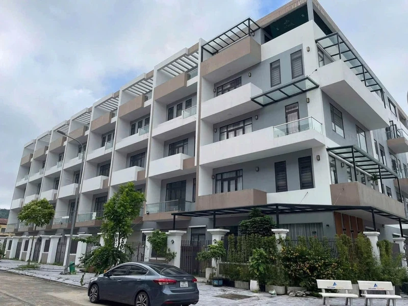 Bán nhà phố 5 tầng 105m2 khu dân cư Hà Phong, Hạ Long giá từ 3,9 tỷ