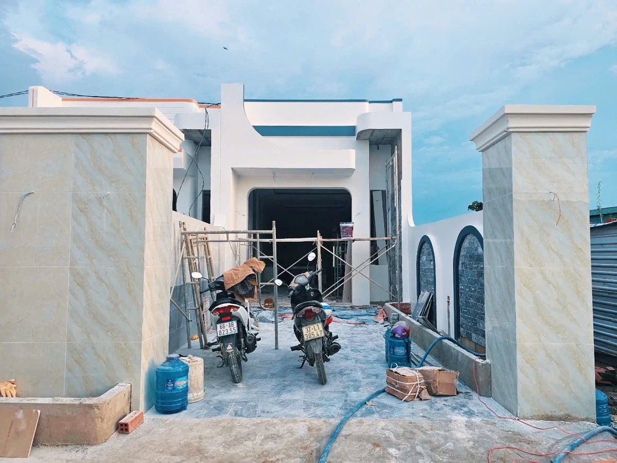 Bán nhà 3 phòng ngủ 4,2x32m sát KCN Tân Đức, Đức Hòa Hạ, Long An giá 1,79 tỷ - Ảnh thu nhỏ 3