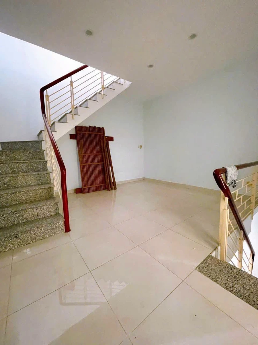 Bán nhà 2 phòng ngủ mặt tiền Tôn Đản Quận 4, 158m² - Ảnh thu nhỏ 3