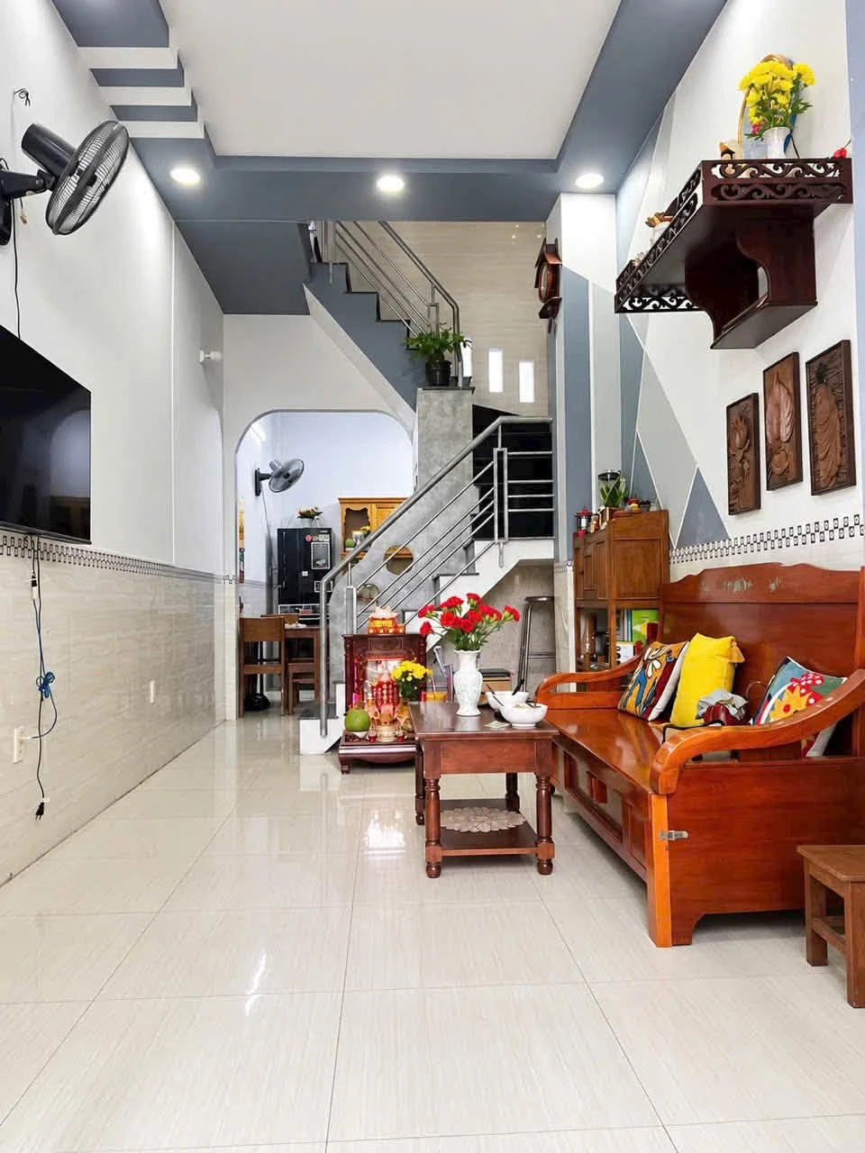 Bán nhà 2 tầng 33m2, 2PN, xe hơi đỗ cửa, Quận 10, giá 4,35 tỷ - Ảnh 1