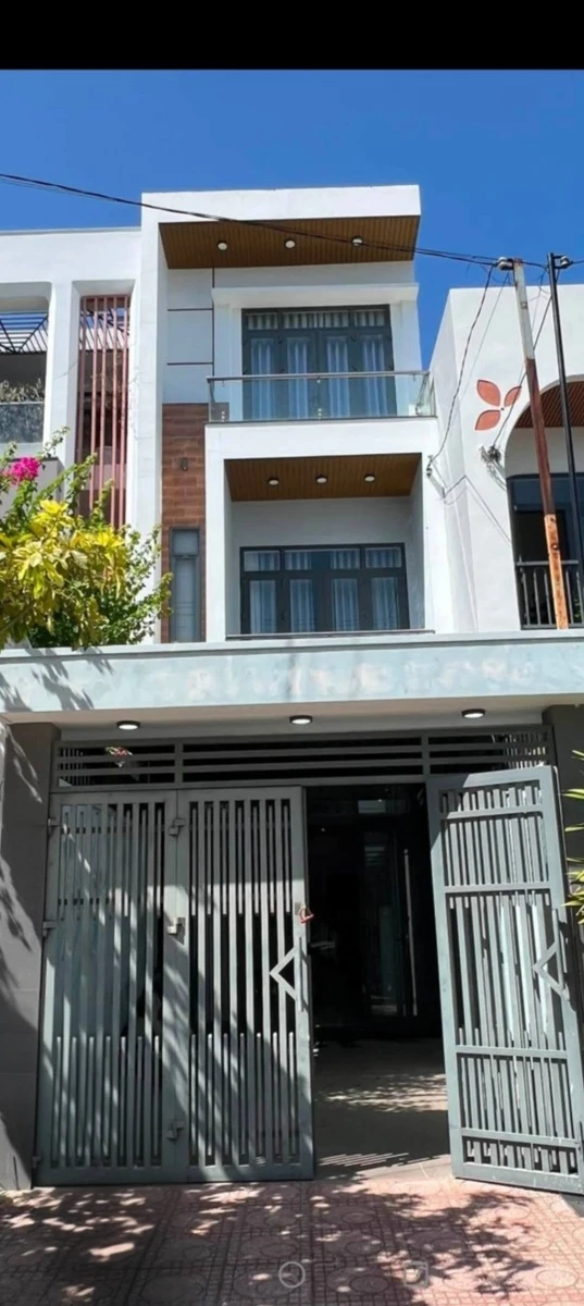 Bán nhà 3 tầng 4PN 80m² gần cầu Lê Thanh Nghị, Qui Nhơn - Ảnh 1