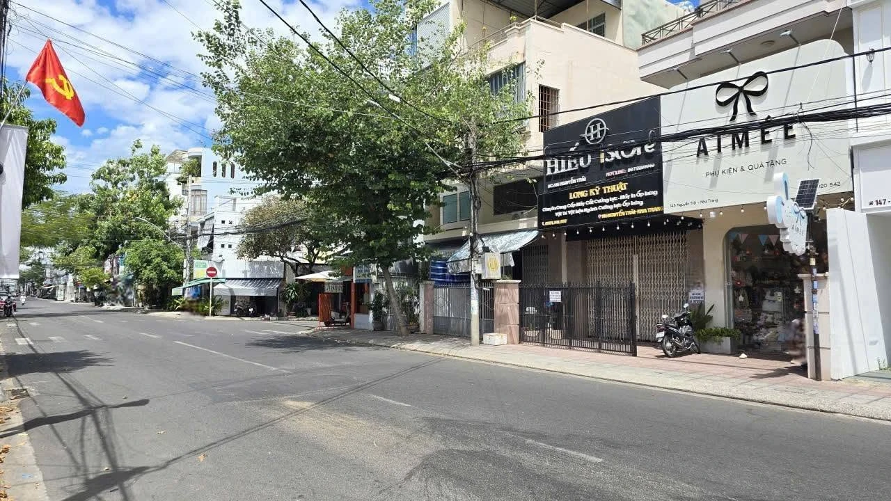 Bán nhà mặt tiền Nguyễn Trãi, Nha Trang, 4PN, 30 tỷ - Ảnh 1