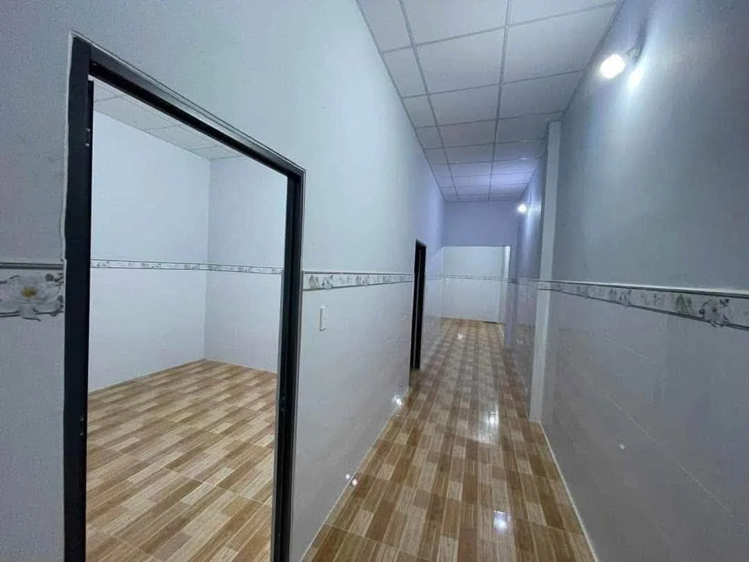 Bán nhà lầu 4PN 2WC 90m² Bình Chánh 1,35 tỷ - Ảnh thu nhỏ 2