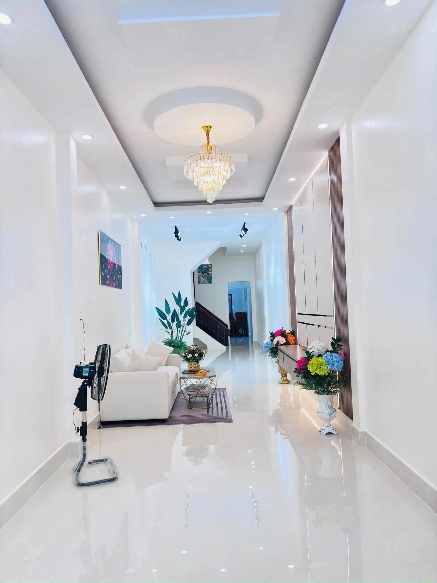 Bán nhà mặt tiền 1 trệt 2 lầu 4PN đường Huỳnh Tịnh Của, trung tâm Rạch Giá, giá 2,6 tỷ - Ảnh 1