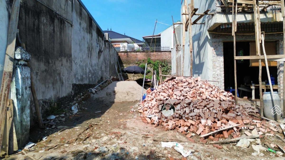 Chuyển nhượng lô đất làn 2 QL6 tại TT Lương Sơn HB, diện tích 113m có 80m thổ cư MT 6,2m nở hậu - Ảnh thu nhỏ 2