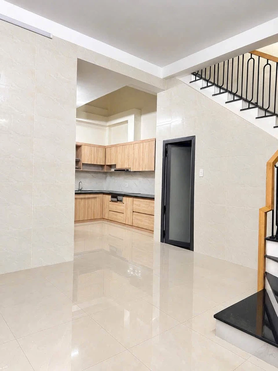 Bán nhà 1 trệt 2 lầu 49m2 hẻm xe hơi đường Bacu, gần biển Bãi Trước, Vũng Tàu - Ảnh thu nhỏ 2
