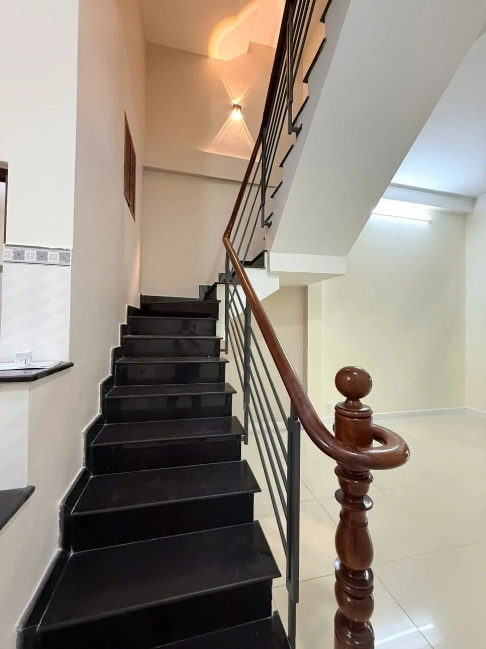 Bán nhà 3 tầng 54m² hẻm ô tô đường Lạc Long Quân, Phường 10, Tân Bình - Ảnh 1