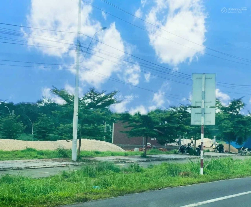 Cắt lỗ hơn 100tr - chủ sang nhanh lô Mega City chỉ 320tr - sát công viên, sổ sẵn. LH: 0919 832 *** - Ảnh 1