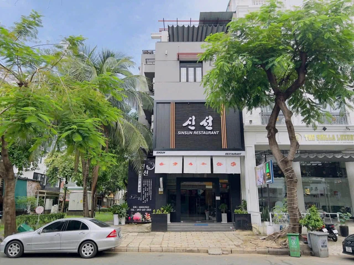 Bán nhà phố góc công viên Hưng Gia 4 150m² Quận 7 - Ảnh 1