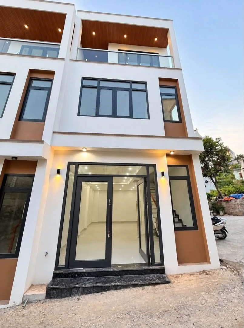 Bán nhà 3 tầng 50-58m2 Cao Xanh - Ảnh 1