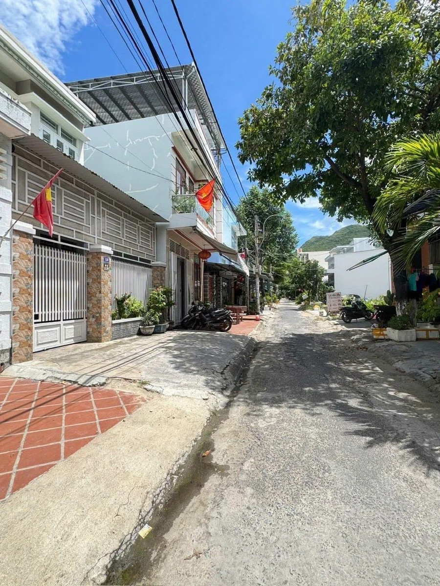 Bán nhà phố 2 lầu 90 m² Nha Trang 4 tỷ 500 - Ảnh thu nhỏ 2