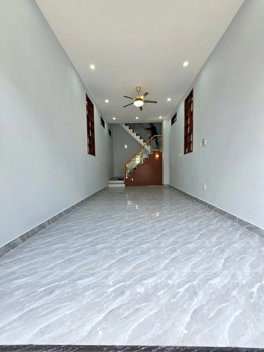 Bán nhà 3PN 112m2 mặt tiền Huỳnh Thị Tươi, Dĩ An, 5,6 tỷ - Ảnh thu nhỏ 2